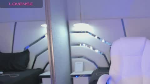 Isa  online show from November 25, 4:33 am