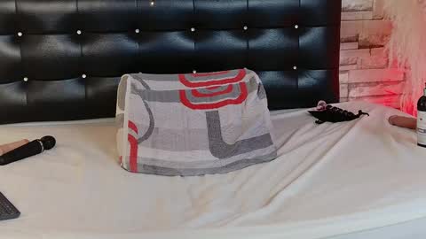 isabella_tayllor_ online show from April 4, 11:23 pm