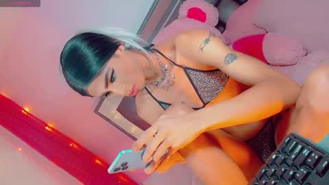 isabellagirs online show from November 24, 10:25 am