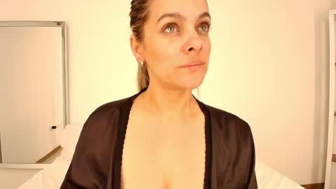 Isabella  online show from February 12, 5:38 pm