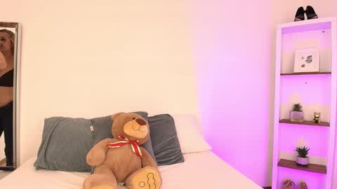 Isabella  online show from February 6, 2:20 pm