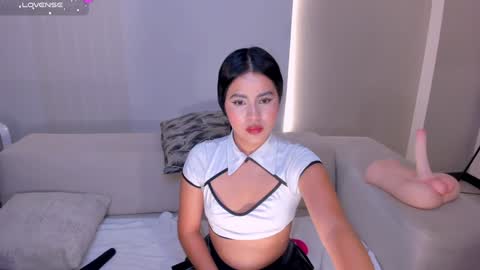 Isa Hill  online show from December 15, 9:31 pm