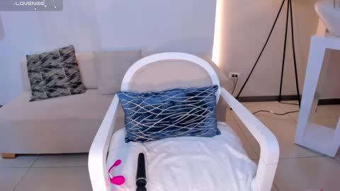 Isa Hill  online show from December 22, 5:53 pm