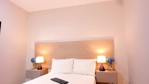 isabellathomass online show from April 20, 7:06 pm