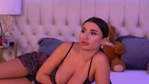 Snapshot of isabellehunt chatting on October 5, 5:49 am IsabelleHunt online show from October 5, 5:49 am