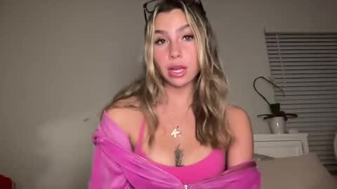 Snapshot of isabellekinsley chatting on December 10, 3:51 am isabellekinsley online show from December 10, 3:51 am