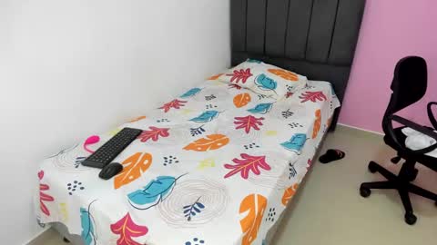 Isaemm  online show from December 18, 11:08 pm