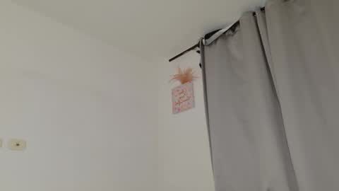 Isabella Hilton online show from November 20, 10:29 pm