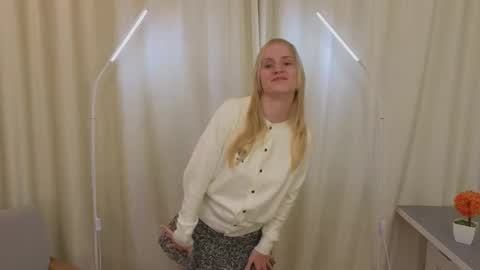 Olivia online show from November 28, 4:09 am