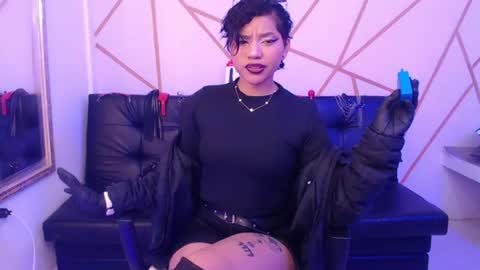 isabela online show from June 19, 5:02 am