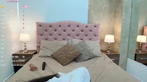 Isis Choi online show from April 15, 7:58 pm