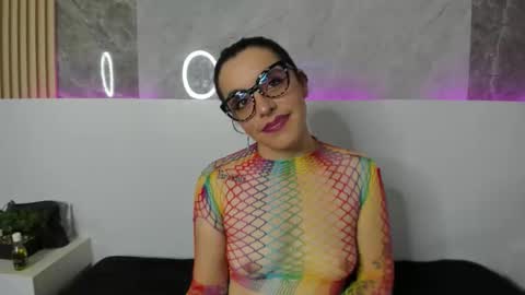 Isis Noir online show from September 20, 8:01 pm