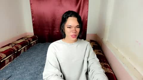 isla_flame_ online show from August 5, 7:38 am