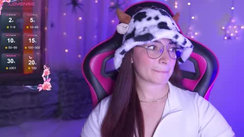 ISSA  online show from October 21, 9:29 pm