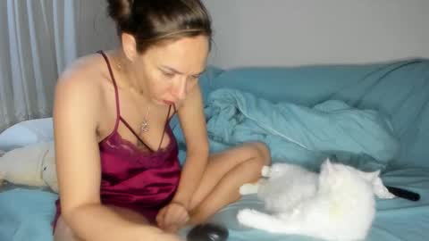 Issabelle online show from November 23, 7:50 am