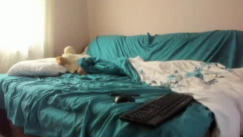 Issabelle online show from April 1, 6:03 am