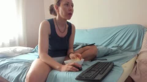 Issabelle online show from March 18, 8:53 am