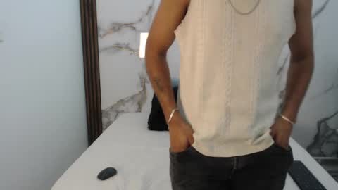 Issack online show from April 19, 3:07 am