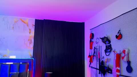 Issafoxx online show from March 20, 12:32 pm