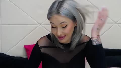 IssaSmyth online show from March 31, 2:28 pm