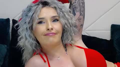 IssaSmyth online show from February 27, 7:39 pm