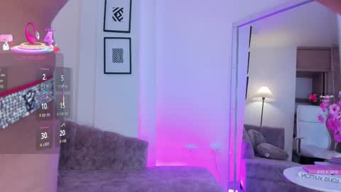 issi_loren online show from March 3, 6:37 pm