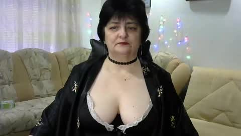 IsXLoves online show from December 6, 11:06 am