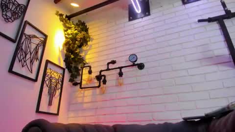 Italo Moore online show from December 2, 11:41 am