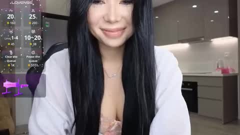 Queen Liya online show from October 30, 5:35 pm