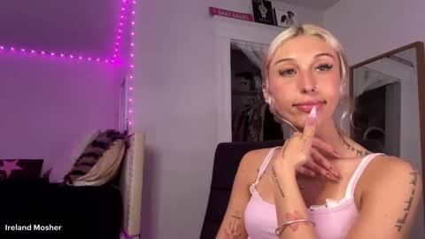 itsirelandbby online show from April 16, 9:39 pm