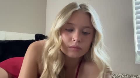 Snapshot of itsmadisynmae chatting on September 10, 3:57 pm OF  madisynmaee online show from September 10, 3:57 pm