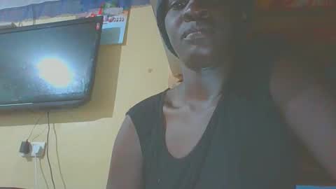 Snapshot of itsqueen_blacq chatting on October 14, 6:38 am Queen blacq online show from October 14, 6:38 am