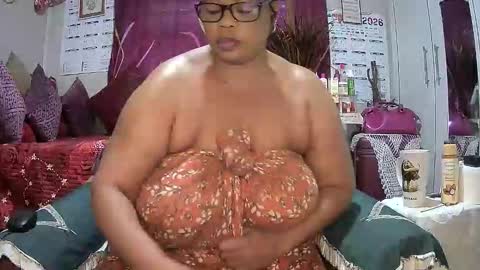 itumeleng74 online show from May 12, 5:49 am