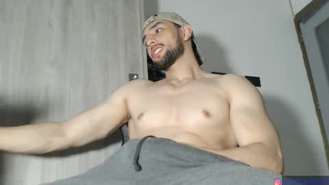 ivanhot279 online show from February 6, 5:11 am