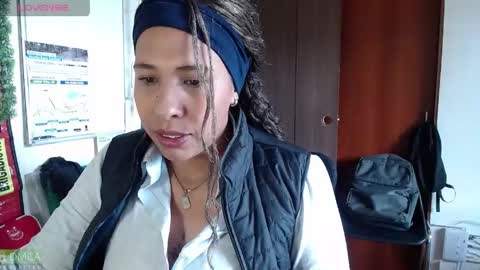 ivonne_collins33 online show from April 13, 3:38 pm
