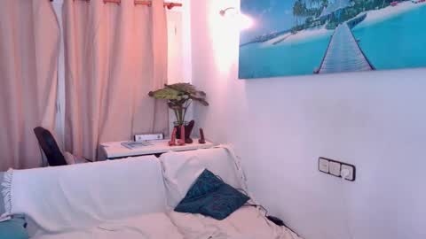 ivonneanddom online show from November 19, 10:47 am