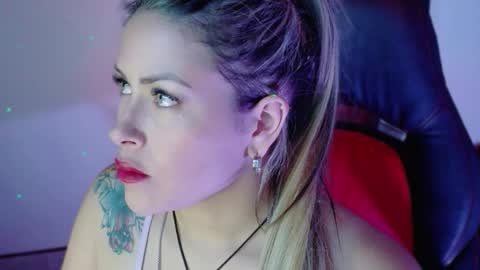 Diana Rojas  online show from November 19, 2:11 am