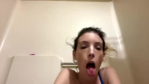 Snapshot of ivy_rose90 chatting on October 13, 2:24 am ivy_rose90 online show from October 13, 2:24 am