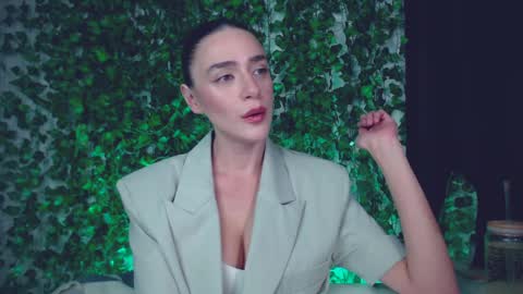 Miss Ivy online show from December 26, 5:19 pm