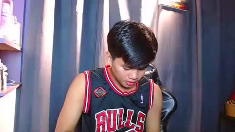 iya143 online show from December 14, 8:42 am