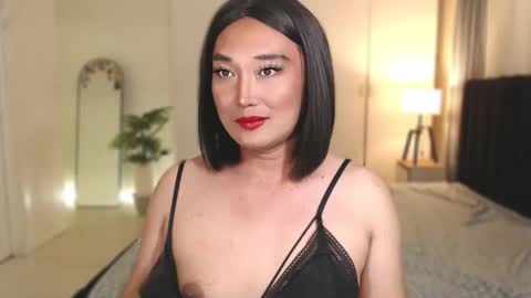 iya_hermosa online show from April 17, 1:57 pm