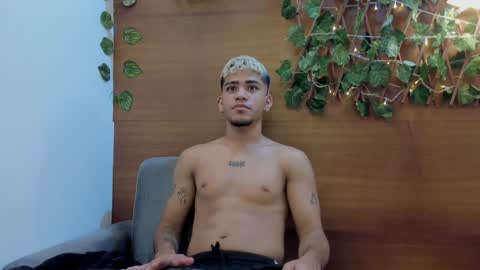 izaack online show from January 27, 9:55 am