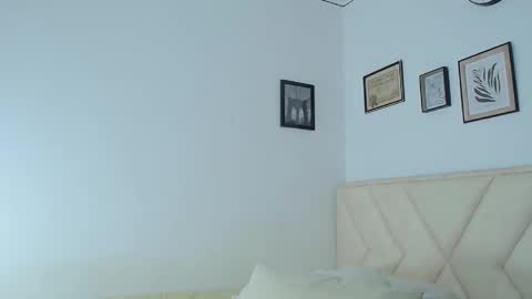 izaack online show from October 8, 3:56 am