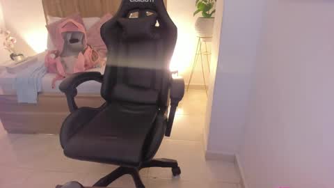 Iza online show from February 15, 2:15 am