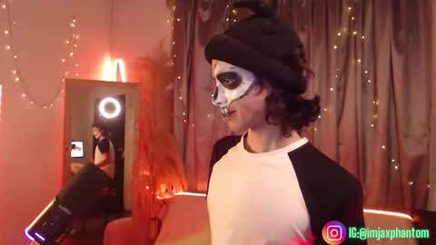 Hey im Jaxxxon check my info     online show from October 31, 8:59 am