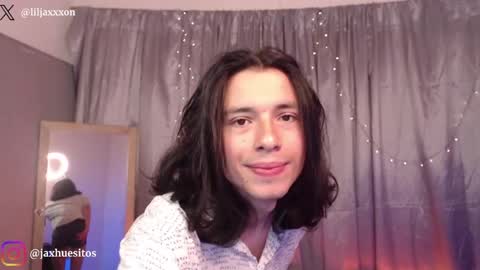 Hey im Jaxxxon check my info     online show from June 9, 1:11 pm