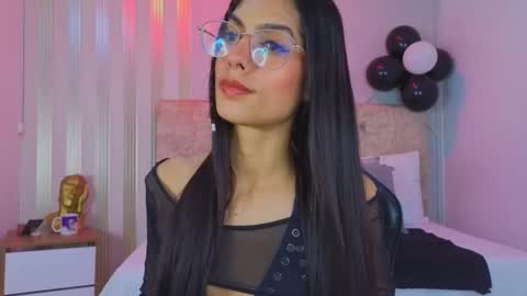 j_belle_ online show from March 19, 2:22 pm