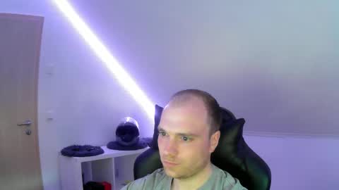 here4y online show from April 21, 5:53 pm