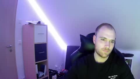 Snapshot of j_german783377 chatting on March 4, 6:18 pm here4y online show from March 4, 6:18 pm