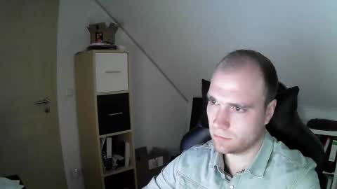 here4y online show from December 18, 11:05 am